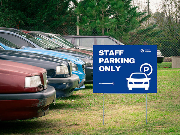 Blue and white staff parking yard sign.