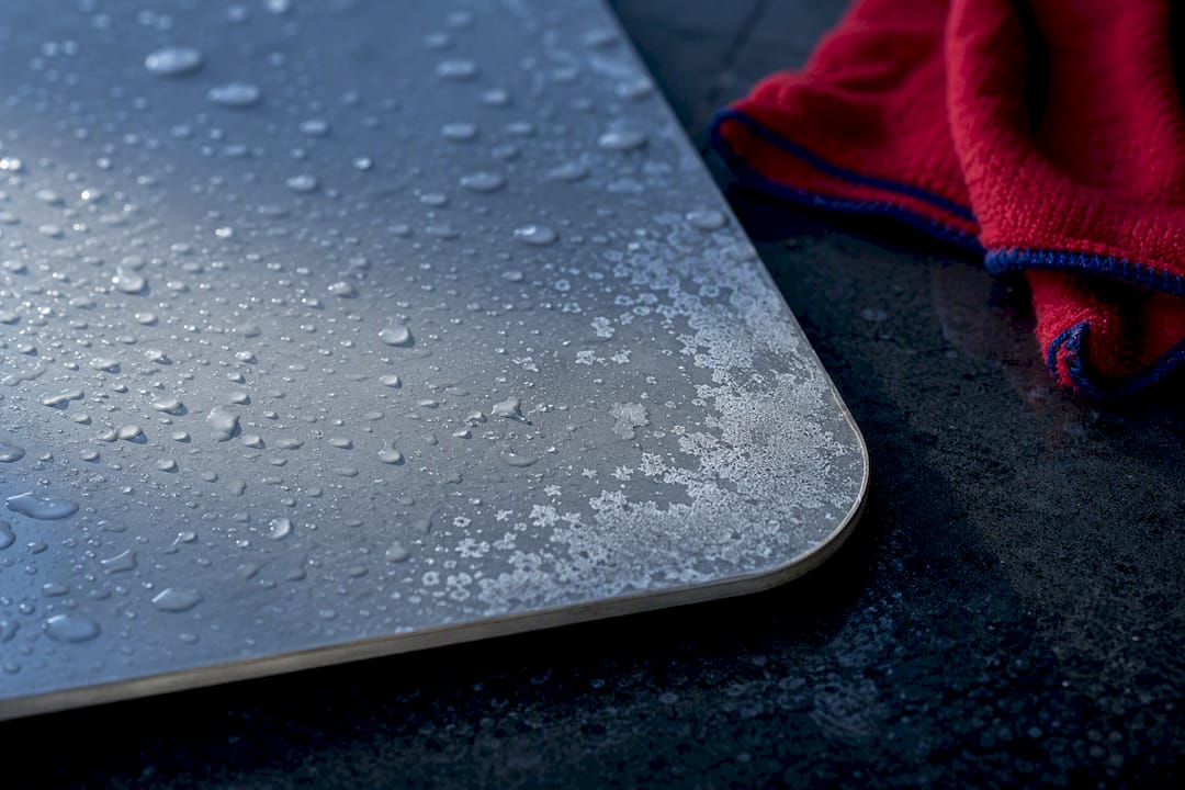 Rounded aluminum sign edge with oxidation